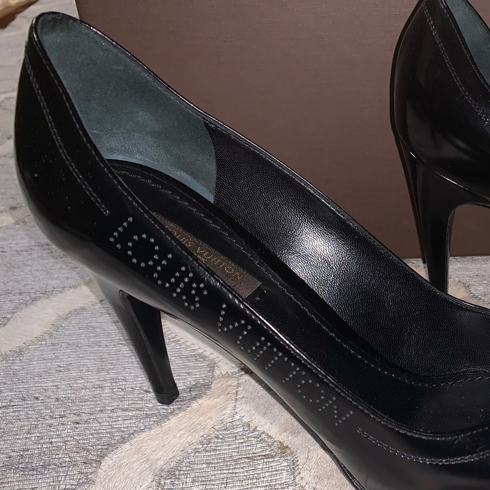 Louis Vuitton Black Pointed Toe Perforated Pumps